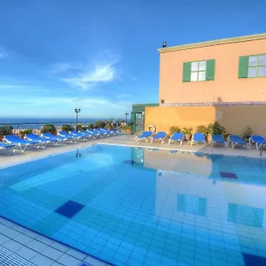 https://golden-tulip-vivaldi-hotel.hotelssaintjulians.com
